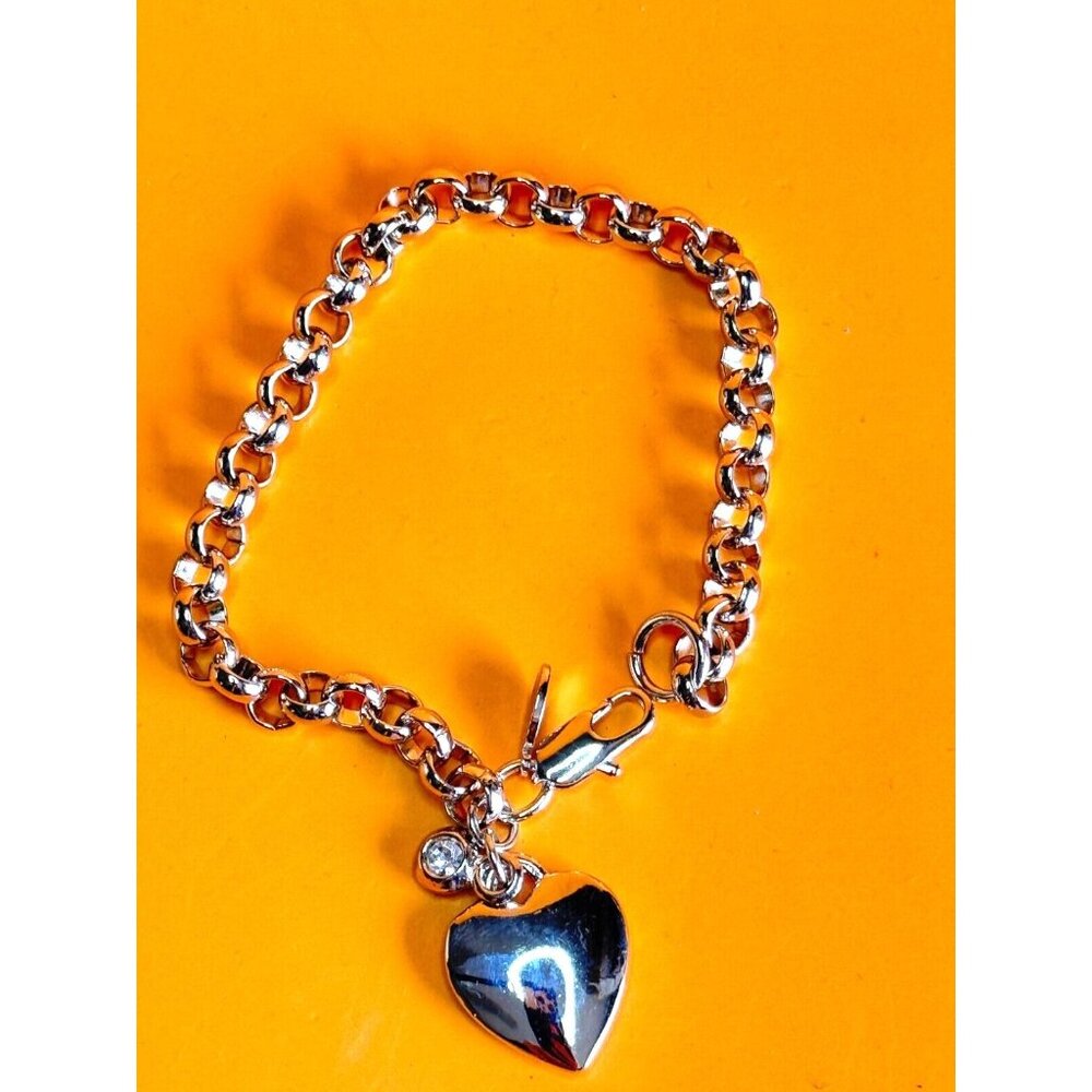 First Love Single Strand Heart Charm Bracelet 7 1/4" - Picture 2 of 6